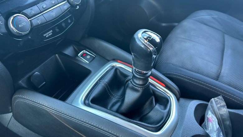 Nissan Qashqai 1.2 DiG-T N-Tec 5dr Petrol Hatchback